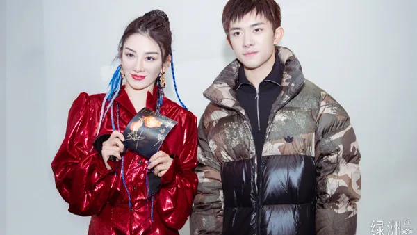 黄奕帮女儿追星易烊千玺成功 千玺暖心to签送上祝福