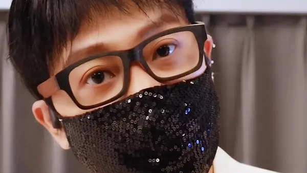 Chen Zhipeng's live broadcast selling gold suspected of overturning a large number of consumers complained that the gold chain faded like plastic