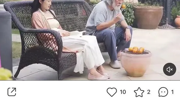 杜星霖晒日常为老公端茶 反获张纪中剥橘子投喂