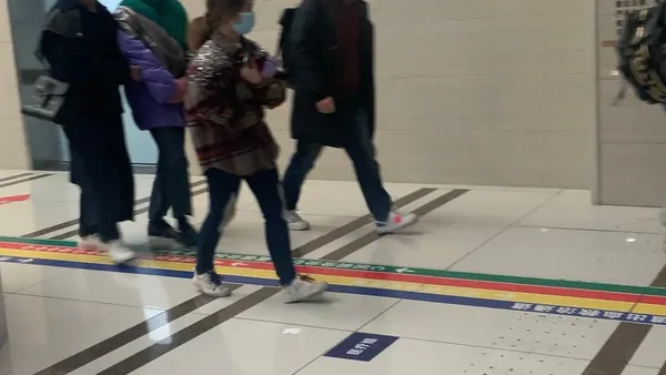 Li Xikan Hospital was accidentally seen wearing a mask lying on the bed picture exposure