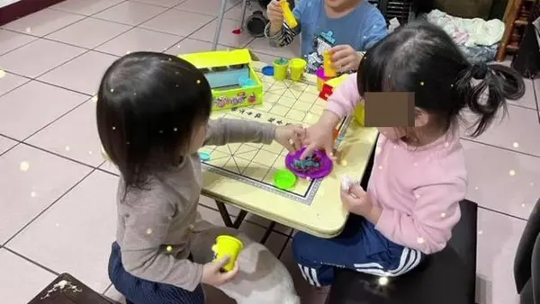 江宏杰深夜晒儿女照 曝光孩子近况