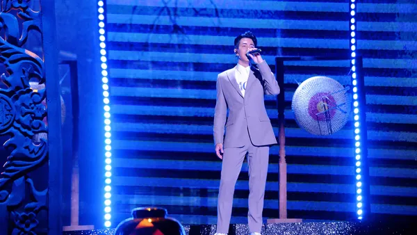 刘恺威献唱《将军引》致敬英雄