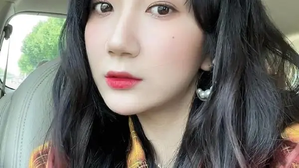 Naiwan donated 30000 yuan to the cancer girl who opposed his speech