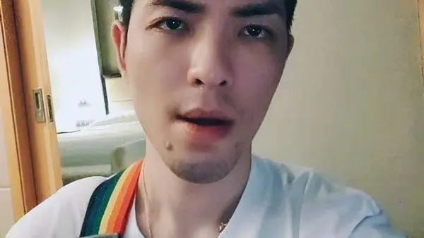 Xiao Jingteng replied to his destiny analysis and posted a question: "How late is it to get married?"