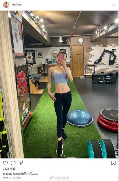 郭富城老婆方媛晒健身成果照 身材纤细马甲线瞩目