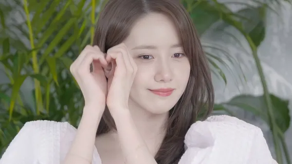 When Lin Yuner was a girl, she celebrated her 31st birthday live and appeared in a white dress as if she were 18 years old