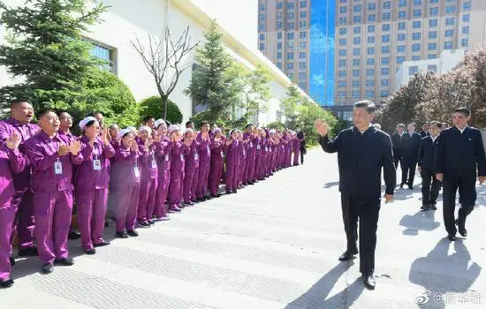 习近平：发展更多特色产业靠创新实现更好发展