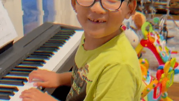 He Jie's mansion was exposed to celebrate his son's birthday, and his ex-husband He Ziming sent blessings to show his loneliness