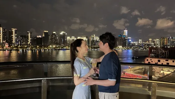 吉娜发文庆27岁生日 晒和郎朗比心背影照幸福满满