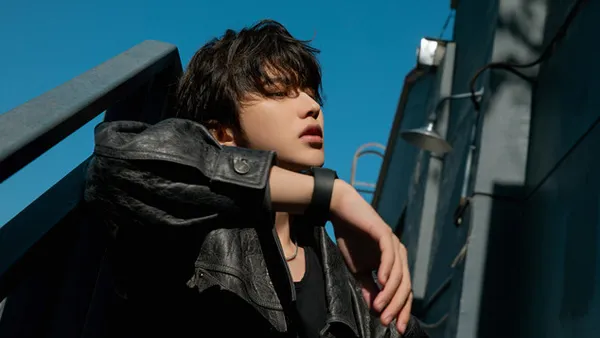 蔡徐坤秋日机车大片释出 黑色皮衣造型力量与酷感融合