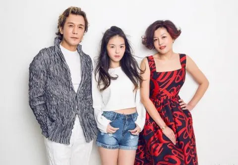 哈文母女悼念李咏去世三周年女儿发文让人泪目