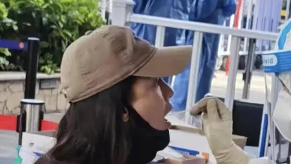 網友偶遇baby獨自做核酸 贊其素顏抗打天仙下凡