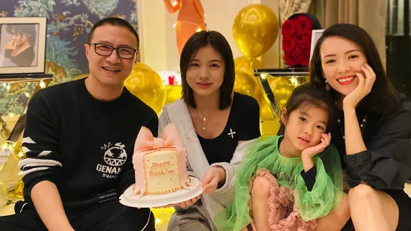 章子怡為小蘋果慶16歲生日 曬一家人合影畫面温馨