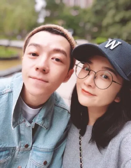 王栎鑫回应离婚争议 澄清互称“室友”是个爱称