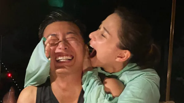 何超莲凌晨晒合照为窦骁庆生 甜蜜喊话“生日快乐宝”