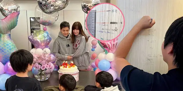 林志颖晒儿子量身高照片 称Kimi一年长高12公分