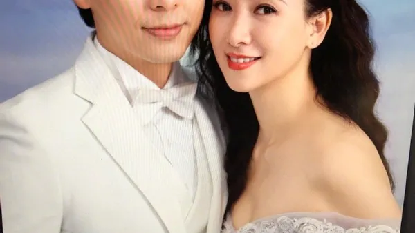 翁虹晒婚纱旧照庆祝结婚15周年 设计水晶花蛋糕心意满满