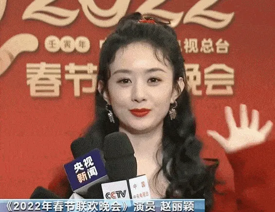 Zhao Liying wishes everyone that "tiger is powerful" is softer and cuter than little tiger's gesture