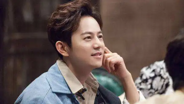 何炅新沂影视工作室注销 原因为决议解散