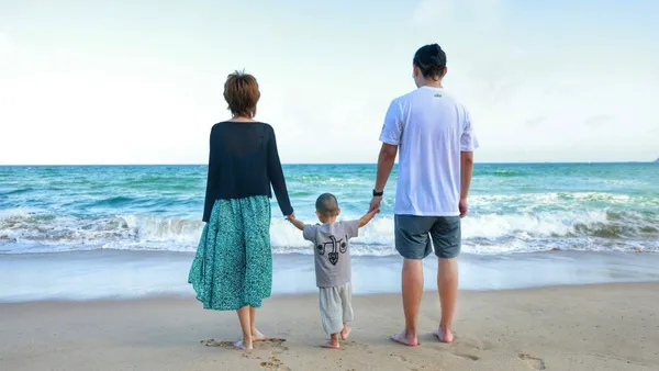 马丽情人节晒一家三口海边背影照 甜蜜表白老公许文赫