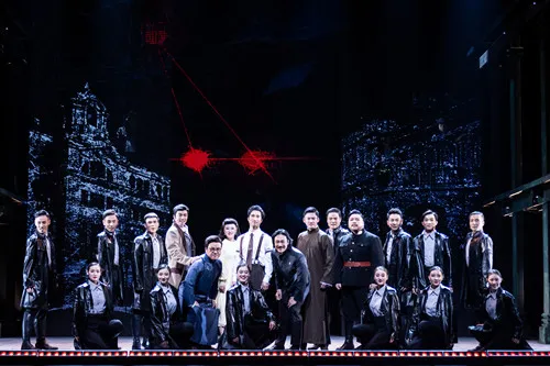 The musical "one day" made a shocking debut and paid tribute to the unsung heroes of the hidden front