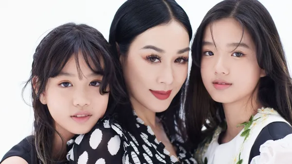 钟丽缇晒母女三人大片 妈妈温柔精致女儿们恬静可爱