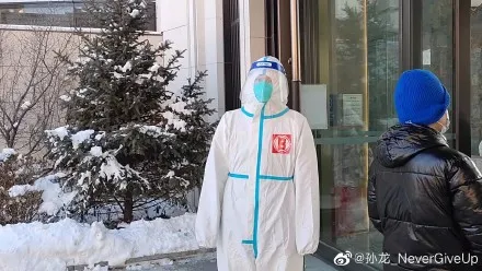 Sun long, a short track speed skater, worked as an anti epidemic volunteer in the front line of Jilin