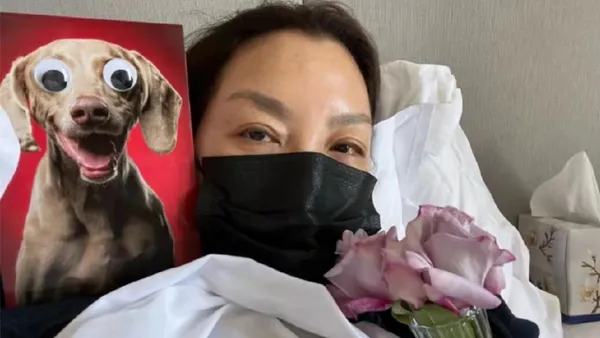 杨紫琼晒照发文称确诊感染新冠 戴口罩盖被子包裹严实