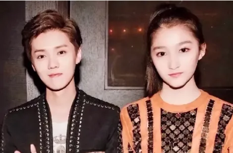 连续五年卡点送祝福！关晓彤零点发文为鹿晗庆生