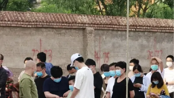 郭德纲张云雷做核酸被偶遇