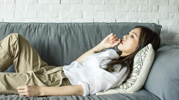 The Golden Melody Diva caijianya's MV "everything" went online today, and the pre-sale of the "dept" vinyl album opened on the same day