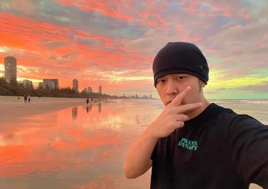 Jay Chou took photos of himself and wrote that in two days, you know