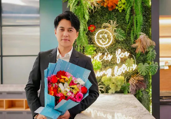 俳優の靳東添新職が民盟北京市委員会副主管委員に選出