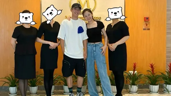 苗苗与郑恺月子中心合照曝光 二胎产后身材恢复迅速