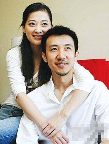 梅婷和前任老公鄢泼2007年初离婚。