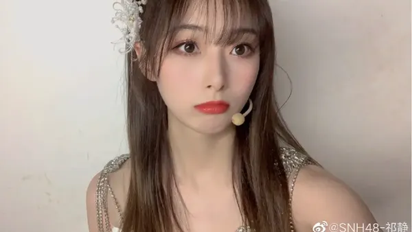 Fans revealed that they paid liquidated damages for Qi Jing, a former member of SNH48, but were abandoned.