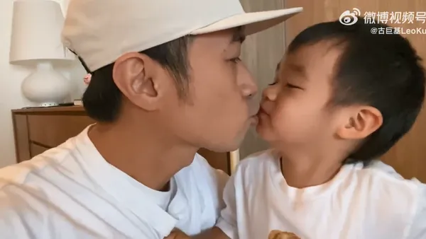 古巨基分享视频庆50岁生日 儿子Kuson唱生日歌奶音软萌