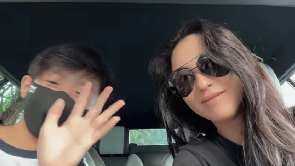 张柏芝亲自开车送儿子上学 母子亲密拉手温馨十足