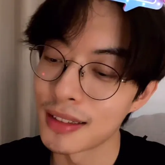 Mu Ziyang encourages albino children to build self-confidence