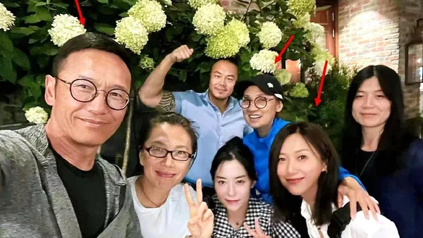 泰拳教练晒与苗侨伟夫妇徐静蕾合照 众人穿搭休闲状态好