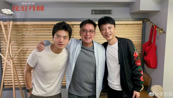 Li Jian and his wife have dinner with Li Keqin and Alan Tam. "Zuo Lin and you Li x2" have a good relationship.