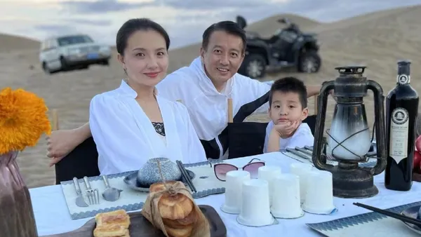 孫茜慶祝結婚九週年 曬一家三口沙漠合影幸福温馨