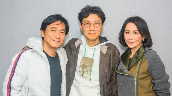 這是要合作？劉嘉玲曬梁朝偉與導演黃東赫合照