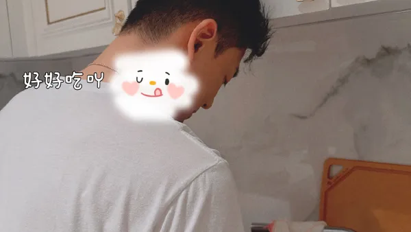 林峯深夜為張馨月做番茄泡麪 被贊“居家好男人”