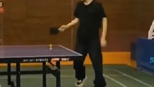 Song Yaxuan plays table tennis and Reuters is brimming with youth in a black look.