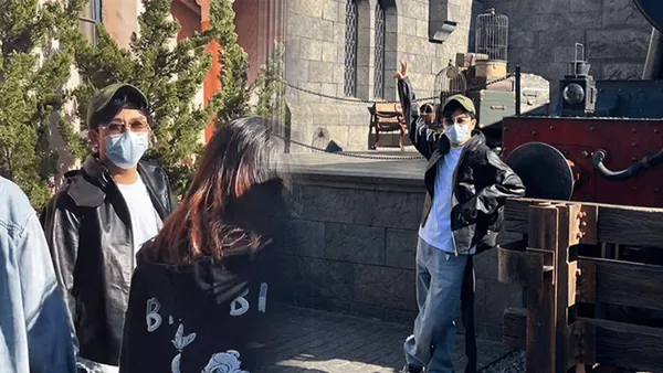 蘇有朋遊玩環球影城被偶遇 皮衣棒球棒穿搭潮酷似活力少年