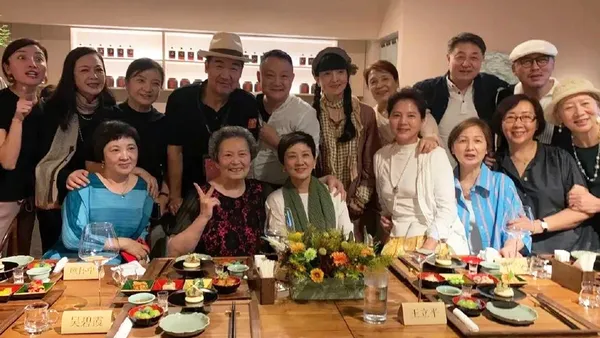 87版《紅樓夢》再聚首！歐陽奮強與張國立開心對飲