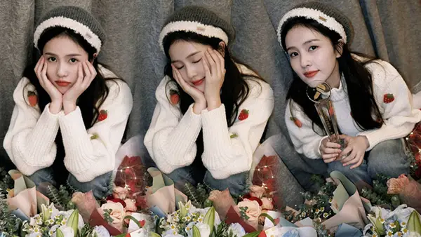 白鹿草莓毛衣造型甜美元氣 對鏡嘟嘴捂臉超可愛