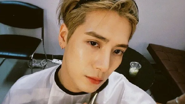 王嘉爾回覆催自己戒酒評論 網友調侃“像極了減肥時的我”