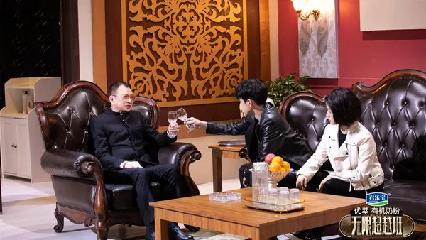 刘耀文穿制服帅气满分，更有佘诗曼惊喜现身，尽在今晚《无限超越班》